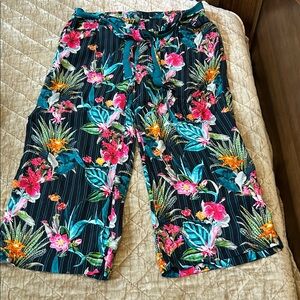 Basler Black Crop Pants with Tropical Print NWOT has button tag still